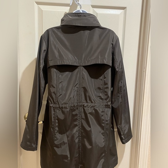 Khaki hooded raincoat - Picture 8 of 12